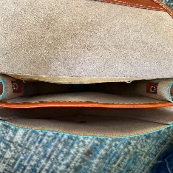 Vera Pelle Aqua Leather Crossbody Travel Bag - Picture 10 of 13